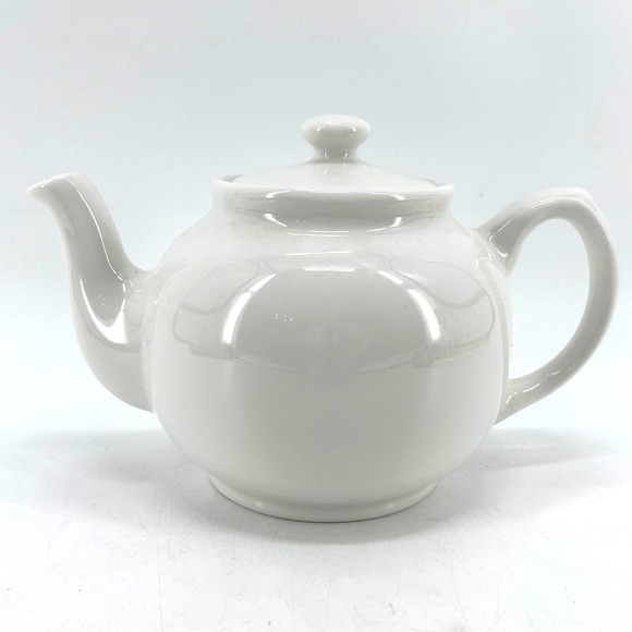 Crate & Barrel Other - Crate & Barrel Duchess White Stoneware Teapot 38 Oz Simple Classic Round Design
